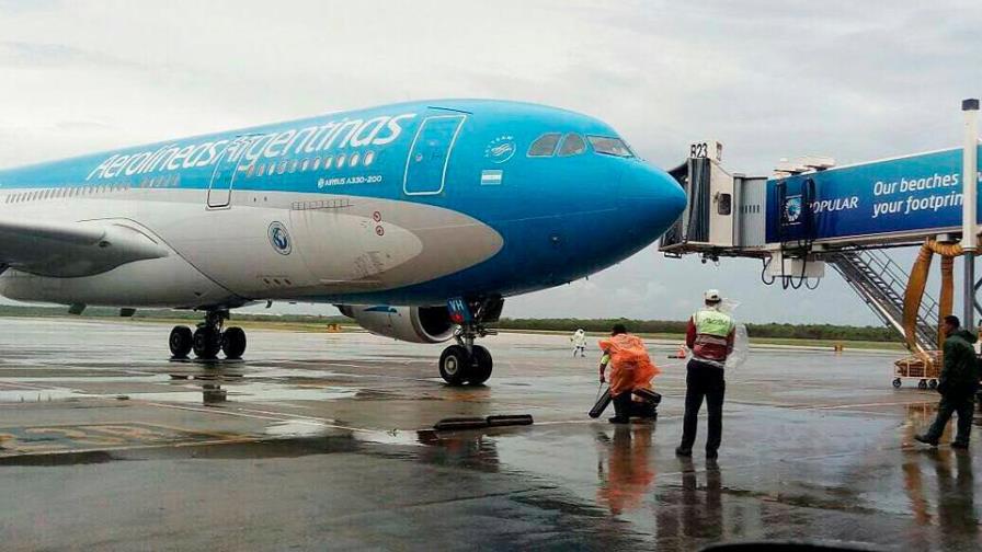 Otro golpe al turismo dominicano: Argentina encarece viajes al exterior en un 30%