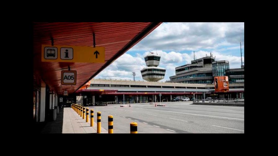Un antiguo aeropuerto de Berlín se transforma en centro para vacunar contra el COVID-19