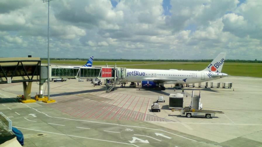 IDAC aclara vuelos comerciales desde y hacia aeropuertos de RD están suspendidos