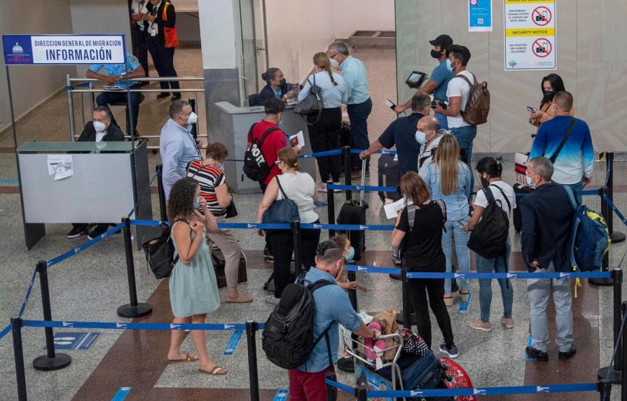 Aeropuertos siguen reclamando PCR para entrar o salir de República Dominicana