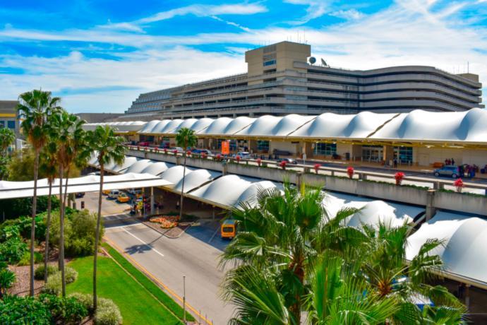 Tráfico en aeropuerto de Orlando superará nivel prepandemia