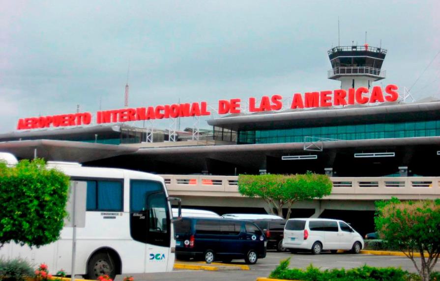 Cierran dos aeropuertos de la capital dominicana por los efectos de Fred