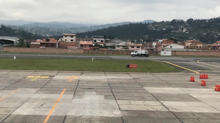 Cierran aeropuerto de Cuenca por caída ceniza del volcán ecuatoriano Sangay