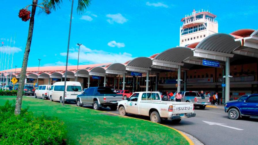 Regresan al país dominicanos varados en México