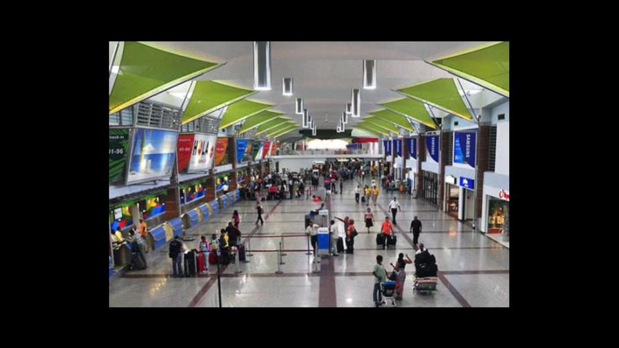 Solo pasajeros, empleados y tripulantes podrán estar dentro de los aeropuertos Solo pasajeros, empleados y tripulantes podrán estar dentro de los aeropuertos