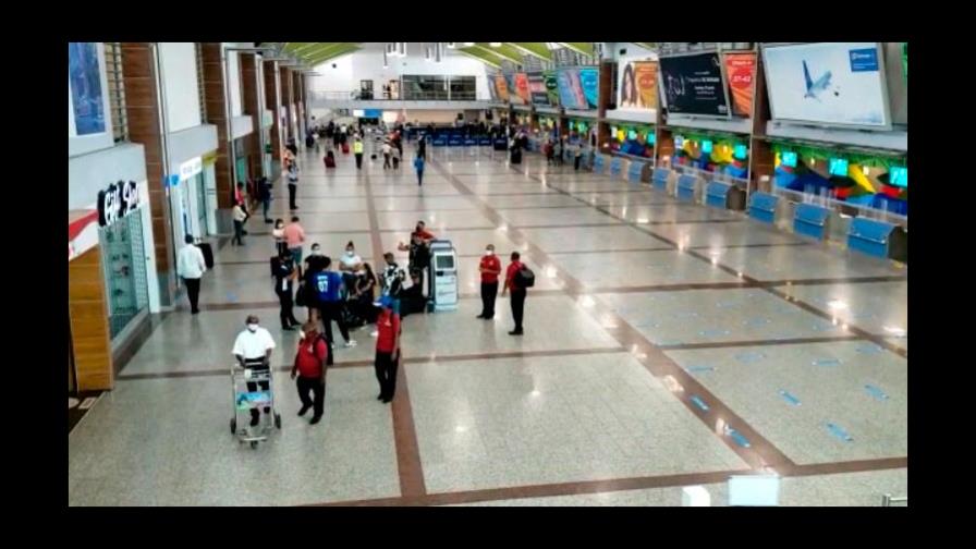 Llega al Aeropuerto Internacional de Las Américas el primer vuelo comercial tras reapertura