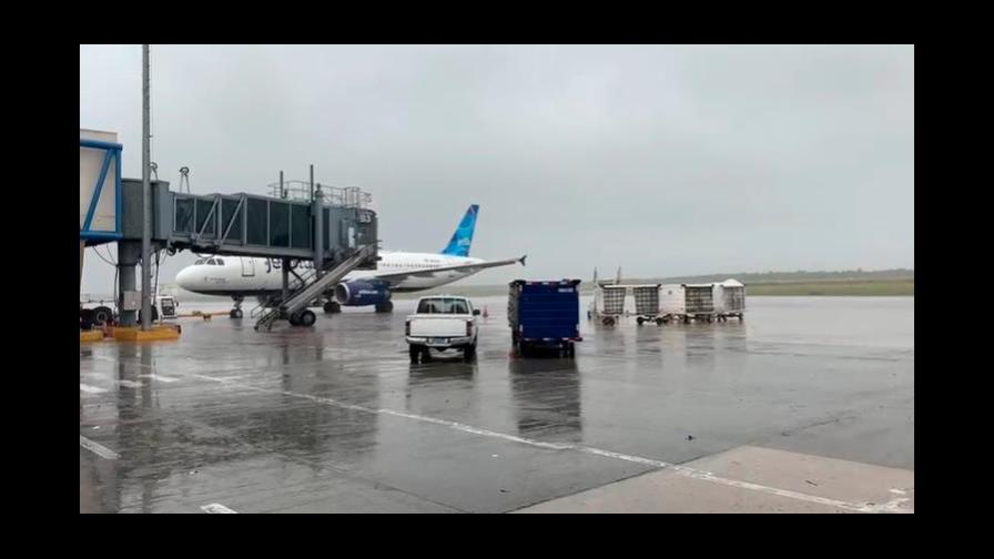 Fred provoca retrasos de vuelos en el aeropuerto de Las Américas
Recomiendan a los pasajeros validar el estatus de sus vuelos con las aerolíneas Fred provoca retrasos de vuelos en el aeropuerto de Las Américas
Recomiendan a los pasajeros validar el estatus de sus vuelos con las aerolíneas