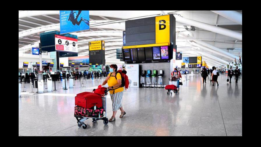 Piden al Gobierno británico retirar a República Dominicana de “lista roja” de COVID-19 