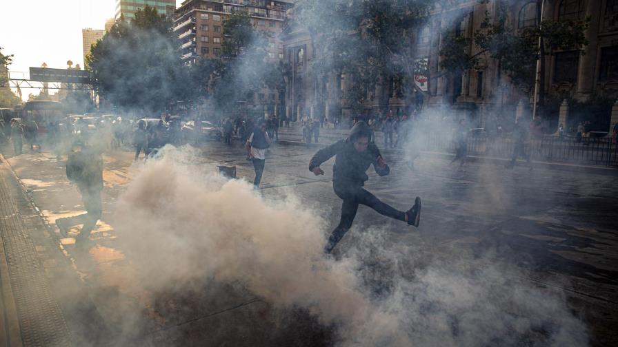 Chile: escolares evaden masivamente tarifas en subterráneo