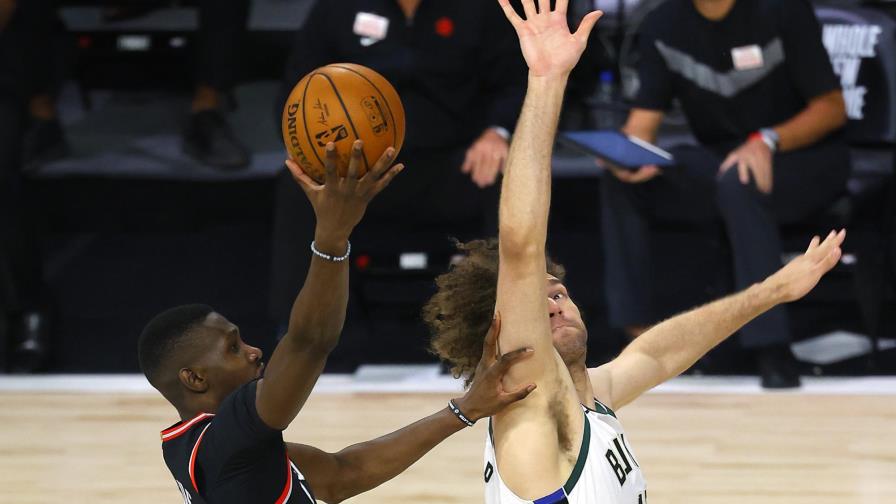 Raptors vence a Bucks en un duelo sin estrellas