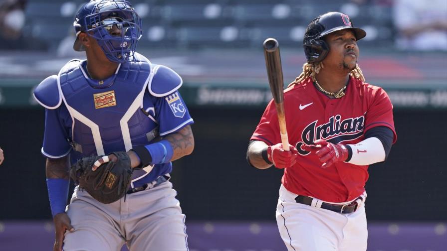 Con 2 jonrones de Ramírez, Indios vencen a Reales