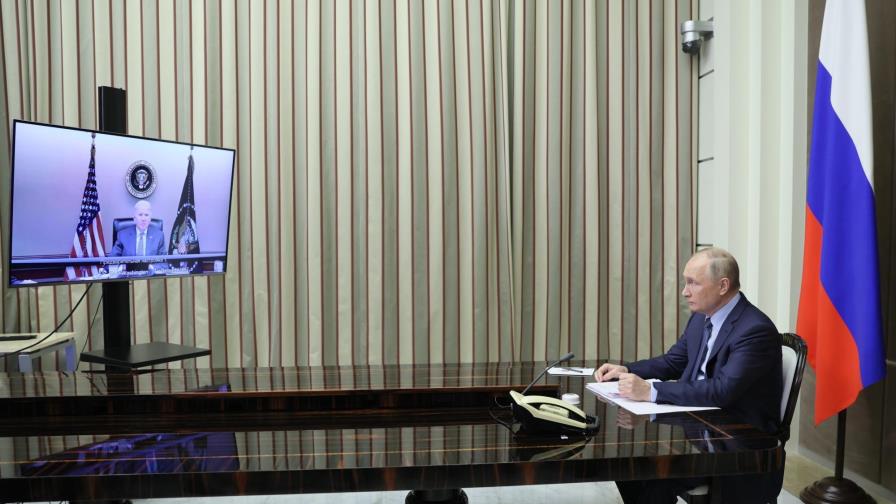 Biden y Putin se enfrentan; crece tensión Ucrania-Rusia