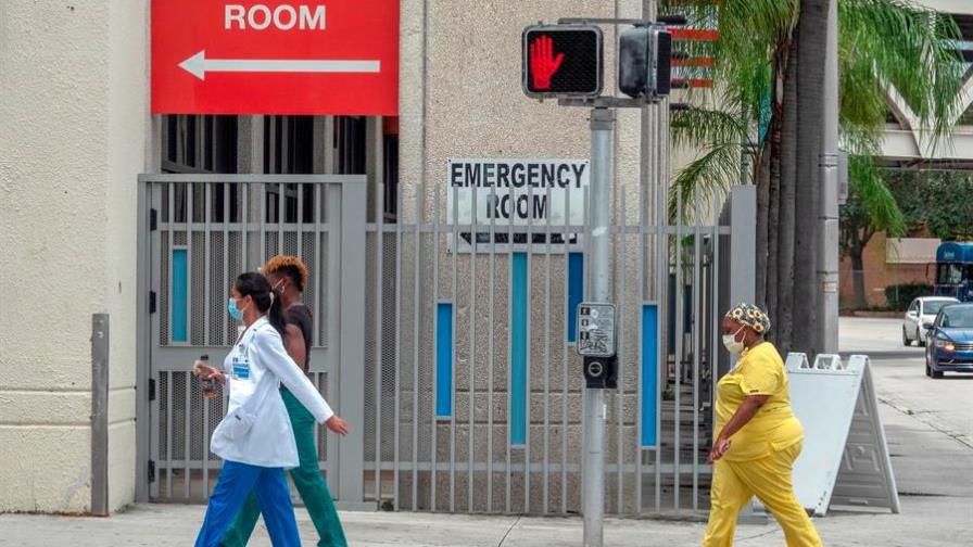 Florida añade 2.590 casos de COVID-19 y más de 200 muertes en un día