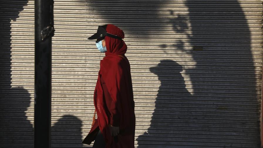 Irán registra su récord máximo de casos de COVID en un día