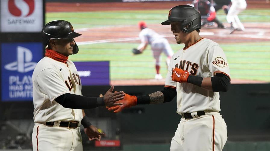 Gigantes vencen a Rojos con elevado de sacrificio de Flores