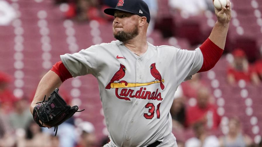 Con un agudo Lester, Cardenales supera 3-1 a Rojos