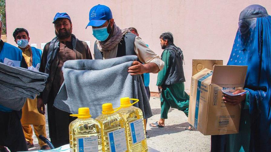 Pakistán envía 28,5 millones de dólares en ayuda humanitaria a Afganistán