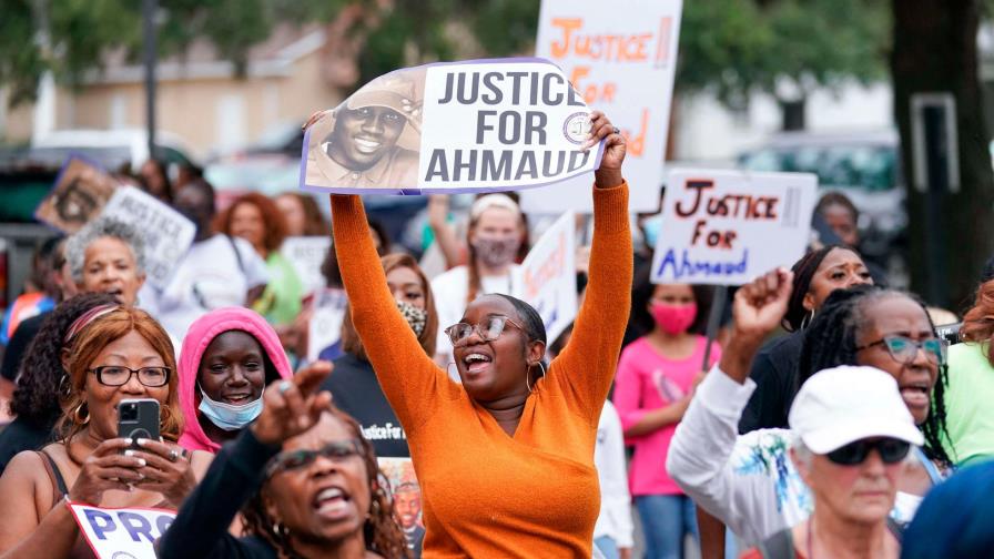 Declaran culpables de asesinato a tres hombres blancos por muerte de afroamericano 