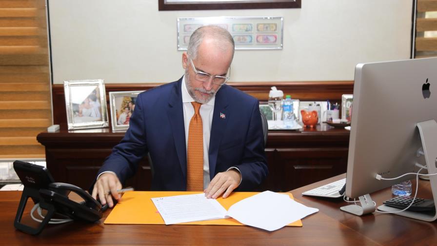 Superintendente de Bancos firmó compromiso de gobierno ético, transparente y eficiente