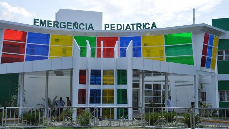 Aíslan personal que tuvo contacto con niña fallecida por COVID-19 en Santiago