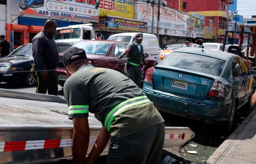 Digesett retira chatarras en Santo Domingo Este 