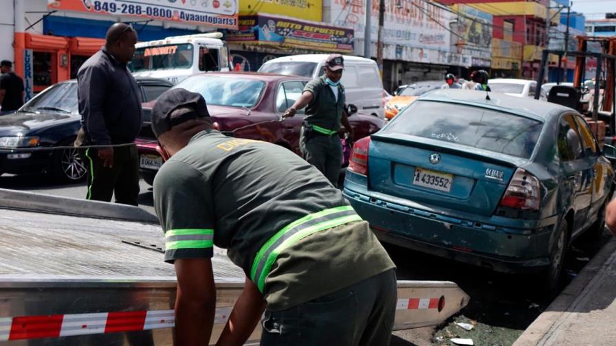 Digesett retira chatarras en Santo Domingo Este 