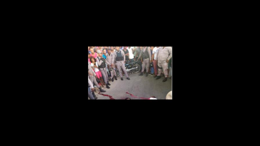 Agentes de la Policía matan dos jóvenes esposados en La Romana