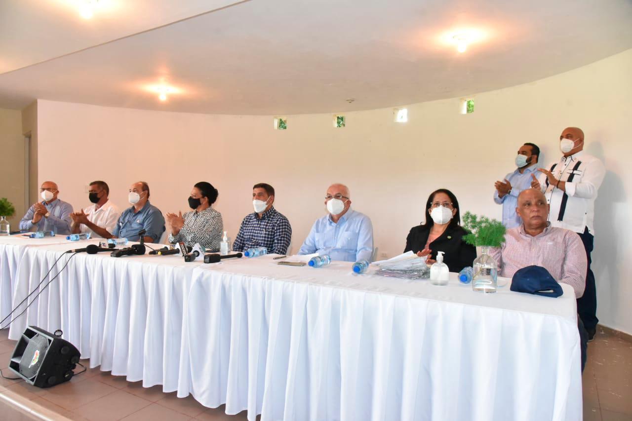 El acto de entrega de 57.9 millones de pesos a productores,  afectados por la peste porcina africana. 