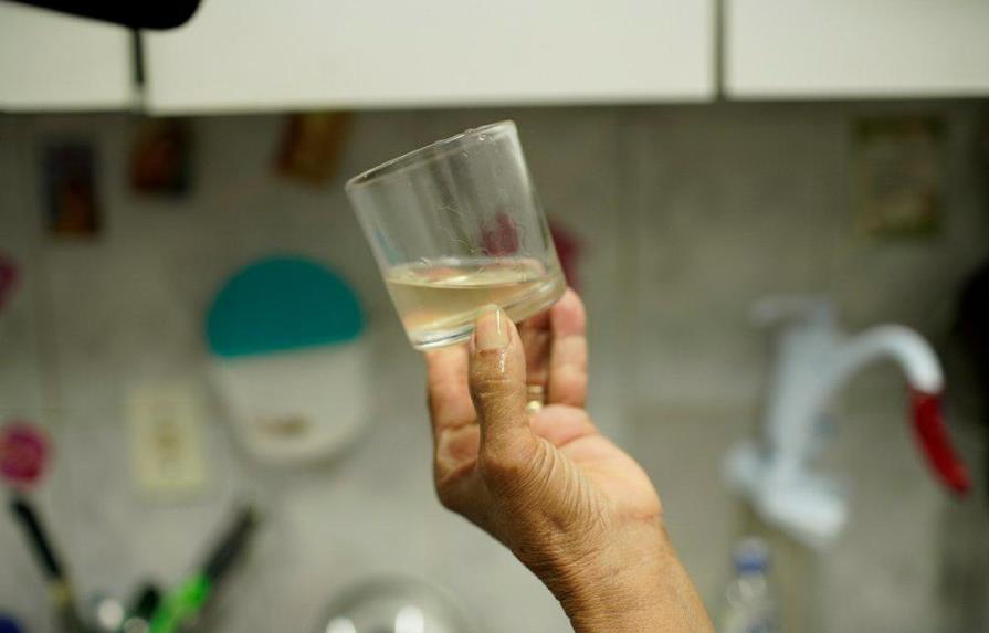 Policía de Río investiga a compañía por agua maloliente