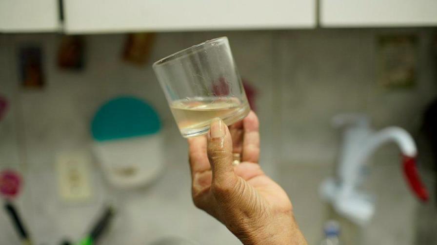 Policía de Río investiga a compañía por agua maloliente