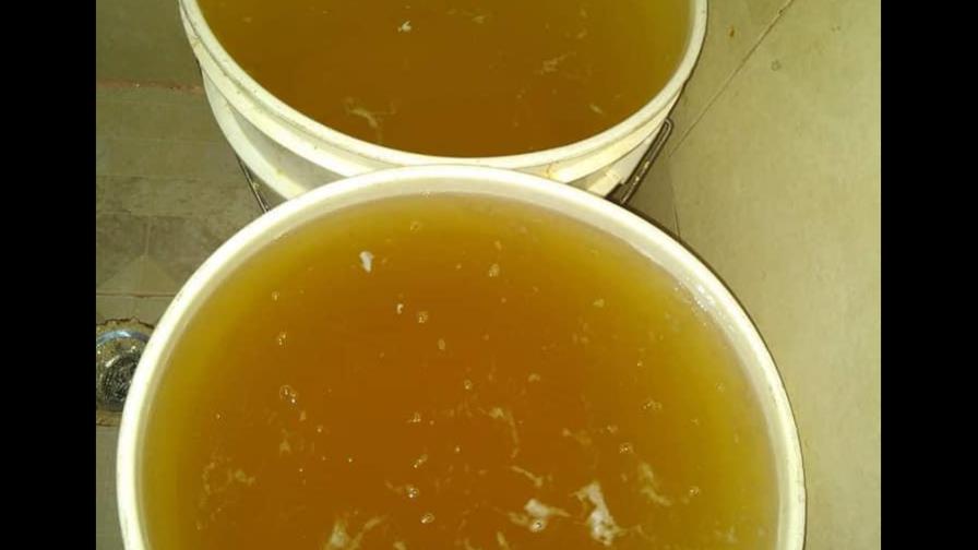 Moradores denuncian reciben agua en malas condiciones de Coraasan