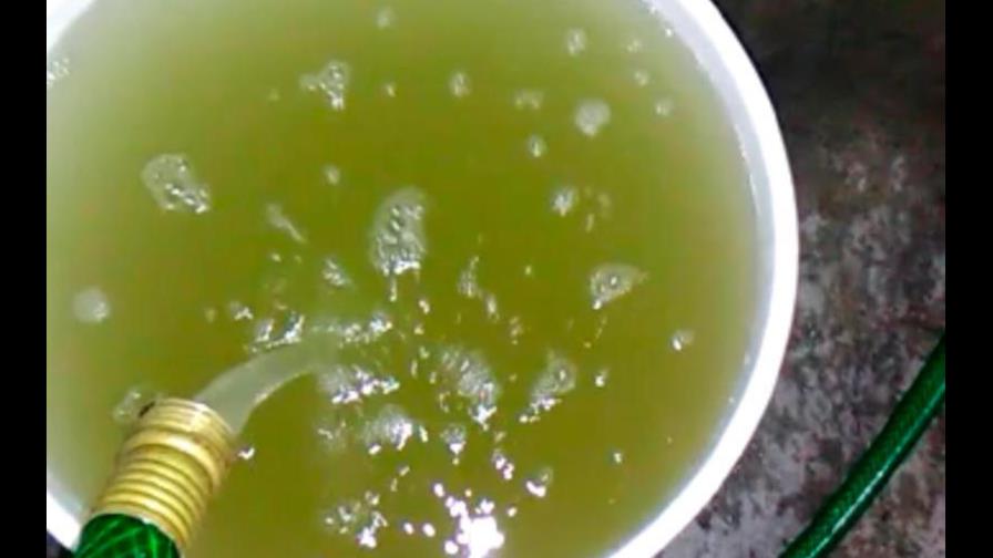 Denuncian en Los Prados que reciben agua contaminada en plena pandemia del coronavirus