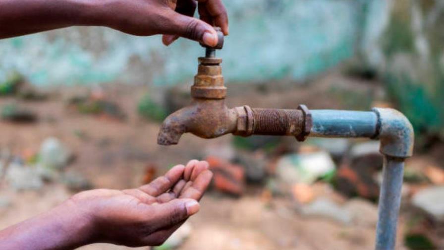 Moradores de sector en El Seibo denuncian tienen tres meses sin agua potable Moradores de sector en El Seibo denuncian tienen tres meses sin agua potable
