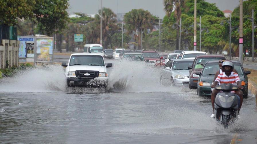 Aguaceros, tronadas y ráfagas de vientos este lunes en el país
