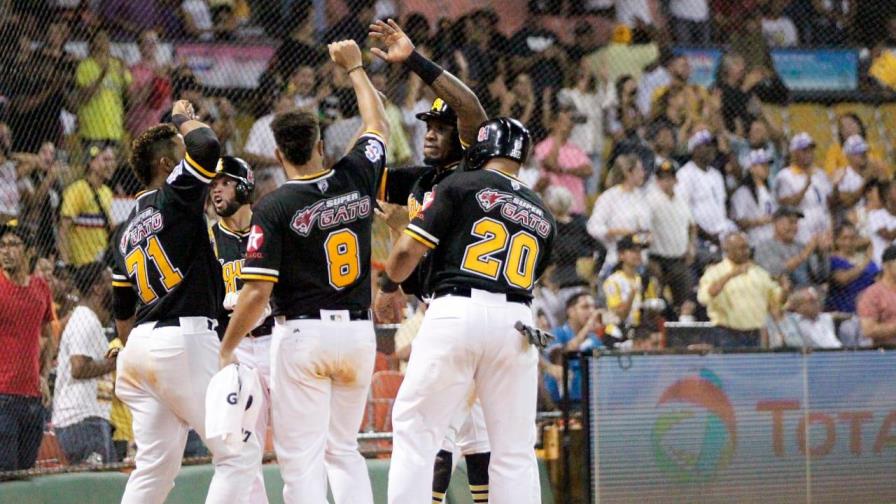 Sosa borra pesadilla de cinco derrotas de las Águilas que vencen a las Estrellas