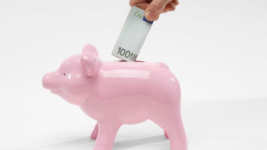 La tasa de ahorro en los hogares de la eurozona desciende hasta el 17.3 %