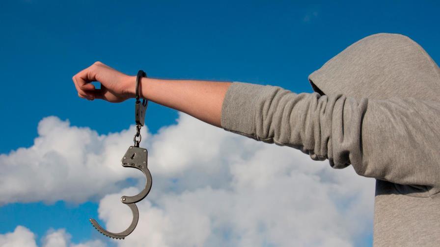 Presos se amotinan en cárcel de Buenos Aires por COVID-19