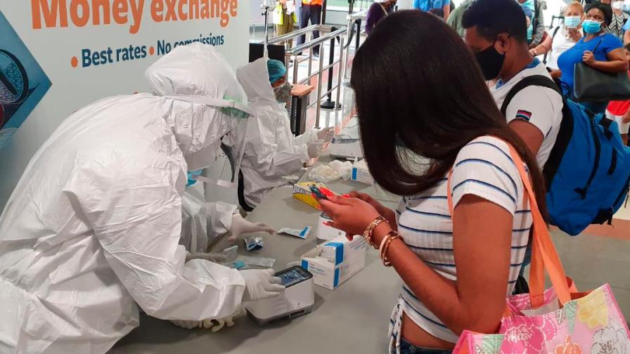 Gobierno regulará entrada al país de personas procedentes de naciones con variantes de COVID-19