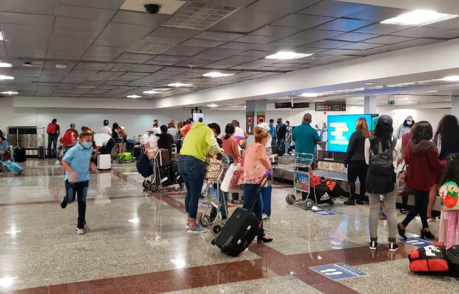 Ministro de Salud Pública reconoce descuido en protocolo para pasajeros en el AILA