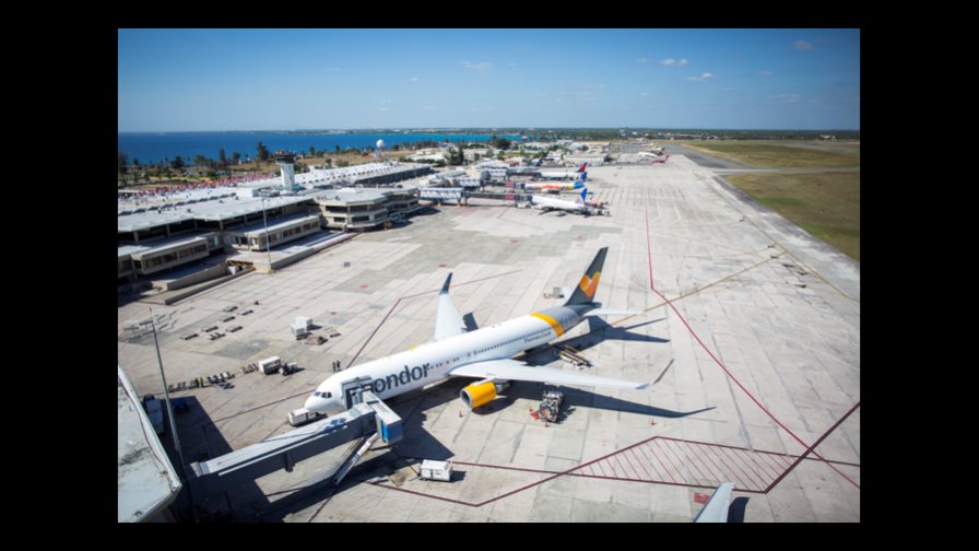 El turismo aminora su caída mensual en julio y retrocede un 77.1 % interanual