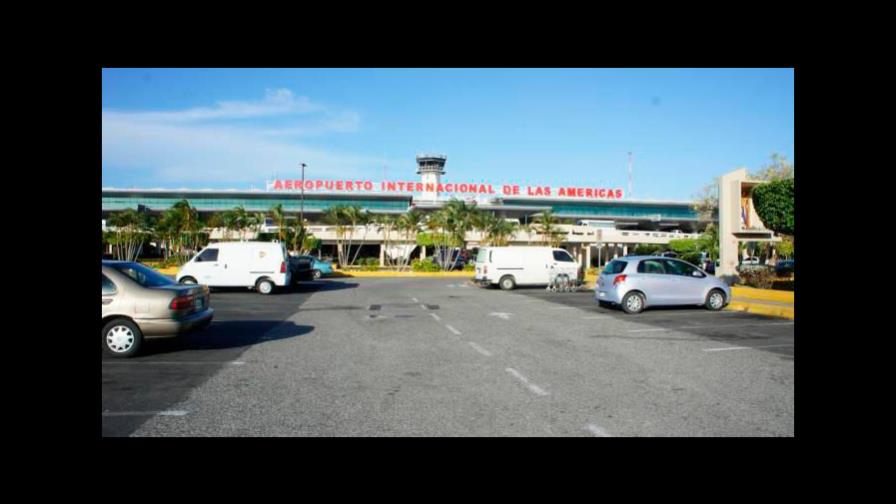 Reportan vuelos retrasados en el AILA por “bache” en pista de aterrizaje