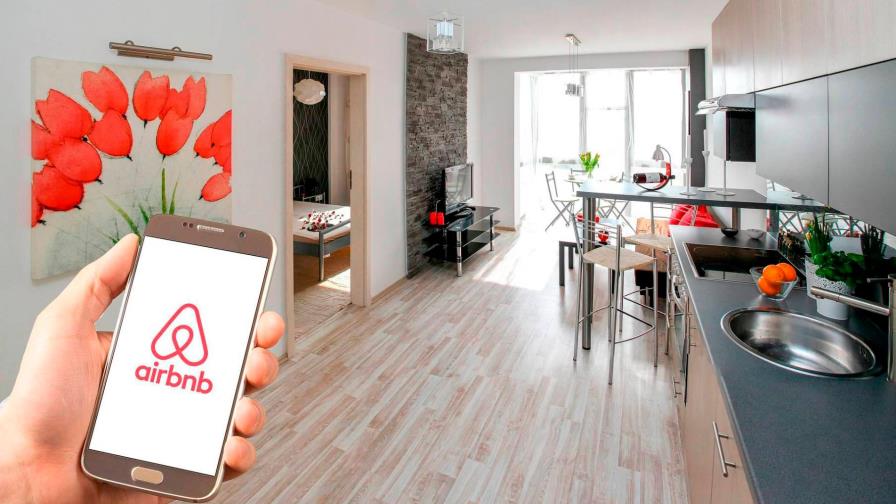 Los ingresos de Airbnb caen un 32 % a un mes de su salida a bolsa