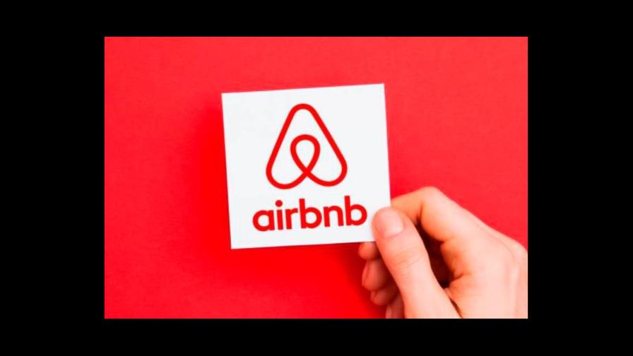 Airbnb: Mujer descubre cámara en la ducha 