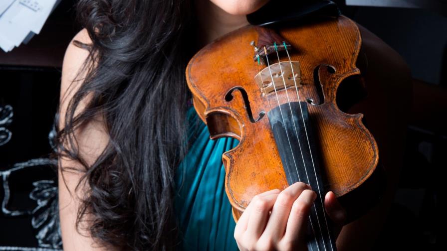 Aisha Syed en un especial de televisión por el canal 9 Aisha Syed en un especial de televisión por el canal 9