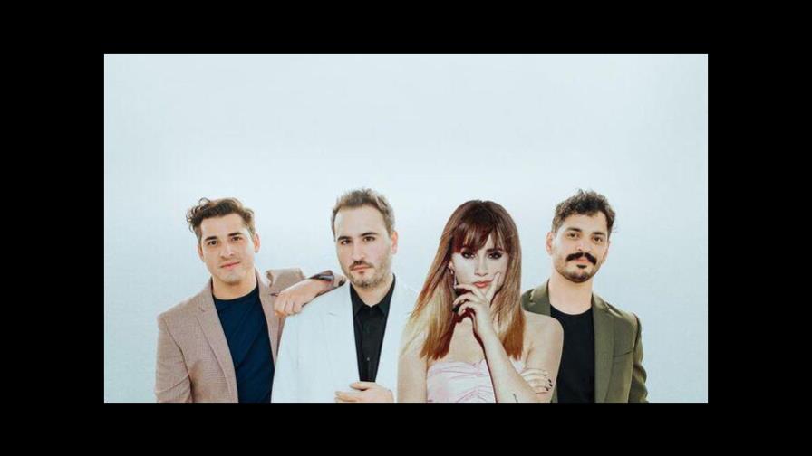 Aitana y Reik luchan contra un villano en Enemigos Aitana y Reik luchan contra un villano en Enemigos