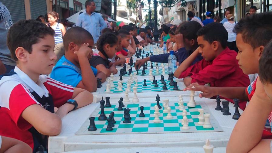 Ajedrez, música y exposición en la calle El Conde Ajedrez, música y exposición en la calle El Conde
