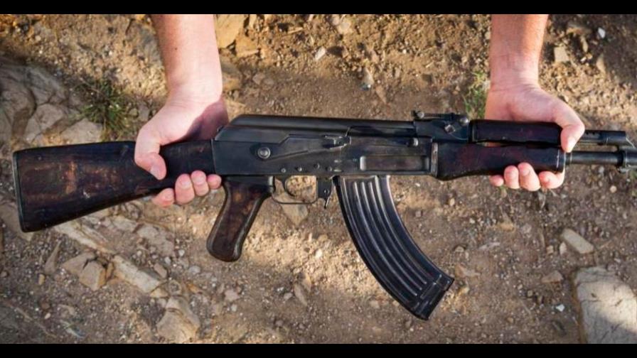 Detienen en estación de metro de Times Square a un hombre con una AK-47 