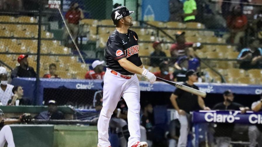 Los Gigantes aguaron la fiesta al Escogido y el adiós de Pujols, que pegó jonrón Los Gigantes aguaron la fiesta al Escogido y el adiós de Pujols, que pegó jonrón