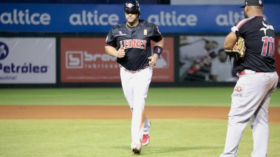 Albert Pujols motoriza triunfo del Escogido sobre los Gigantes