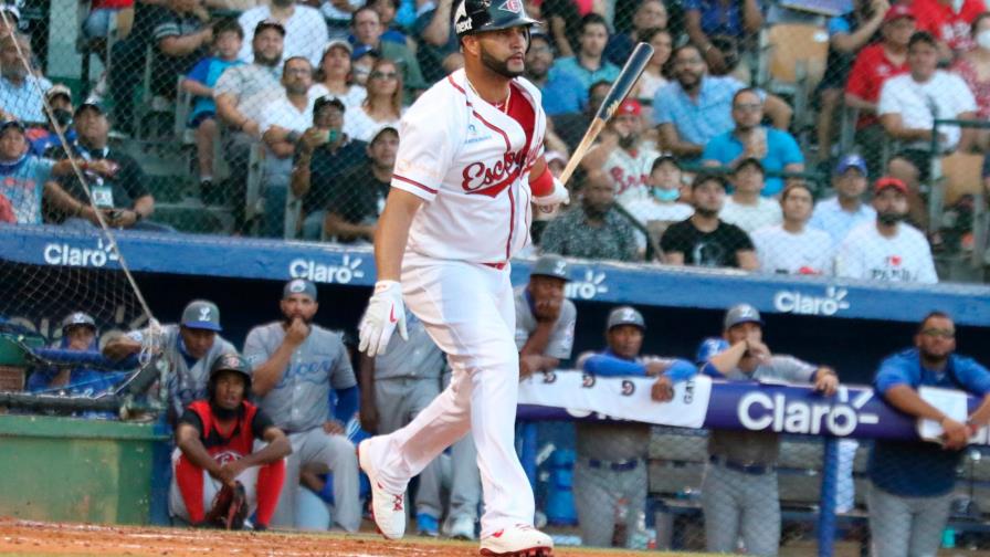 Albert Pujols juega este viernes su último partido con el Escogido